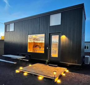 Tiny home near Grand Canyon sleeps 5, epic views!